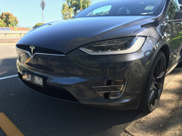 Tesla Model X фото