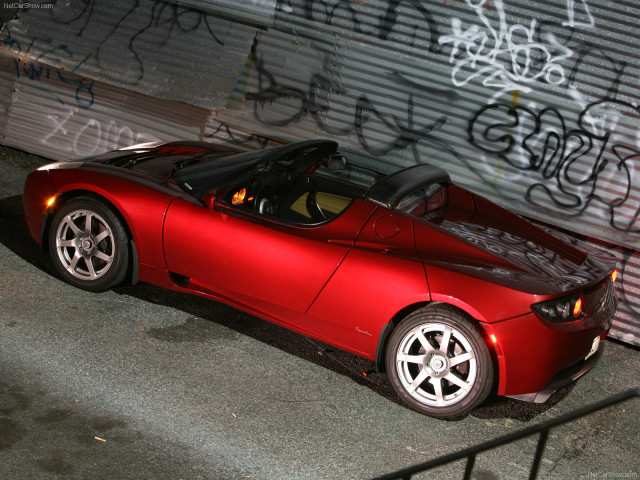 Tesla Roadster фото