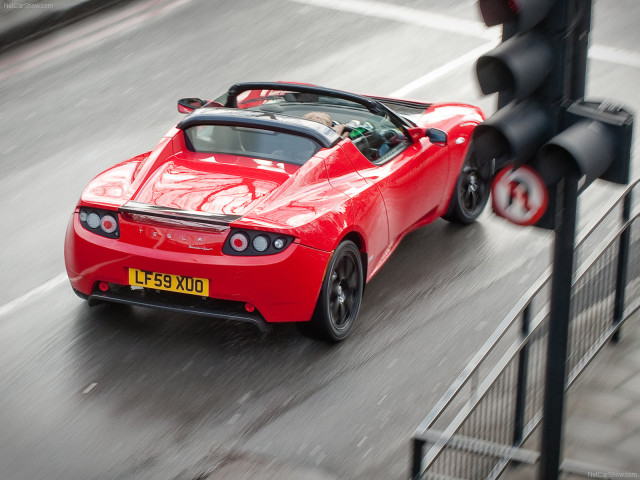 Tesla Roadster фото