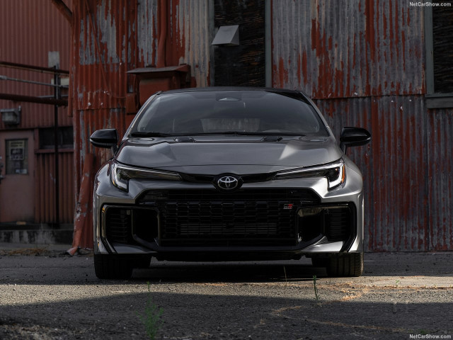 Toyota Corolla GR фото