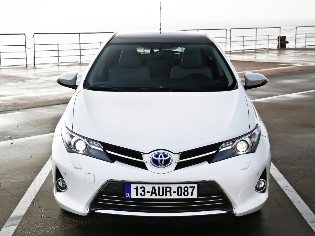 Toyota Auris фото 101148