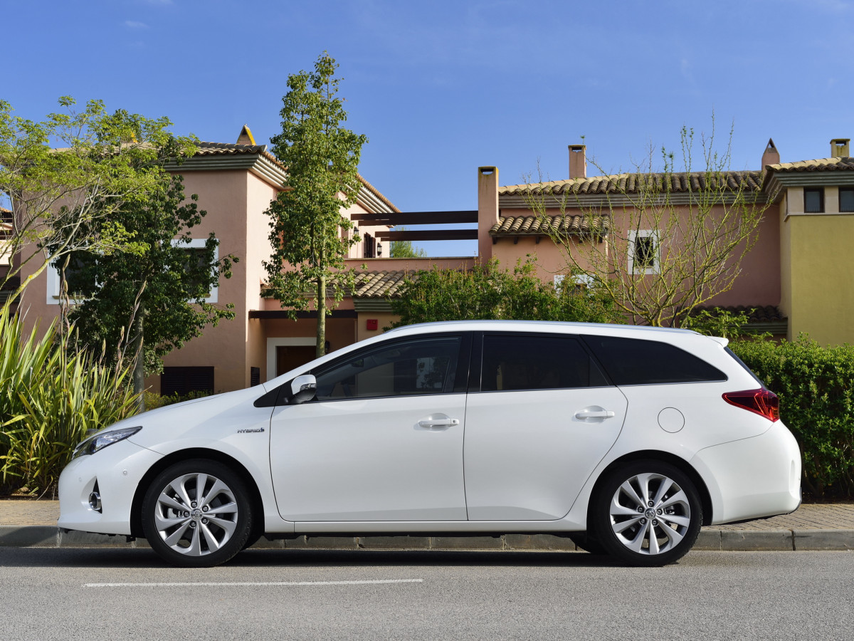 Toyota Auris фото 105267