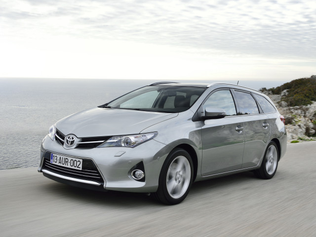 Toyota Auris фото