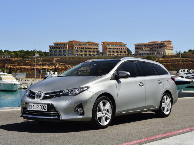 Toyota Auris фото