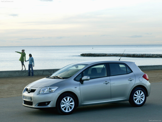 Toyota Auris фото