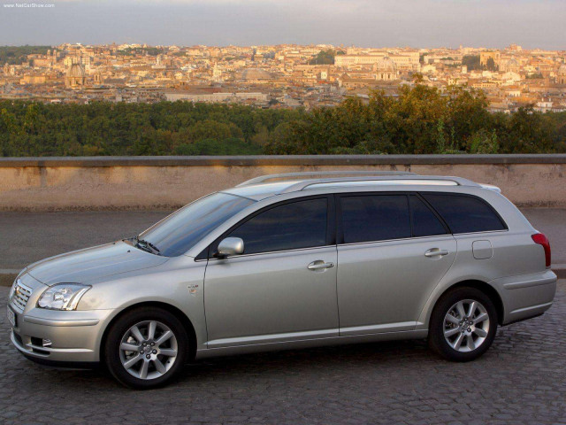 Toyota Avensis Tourer фото