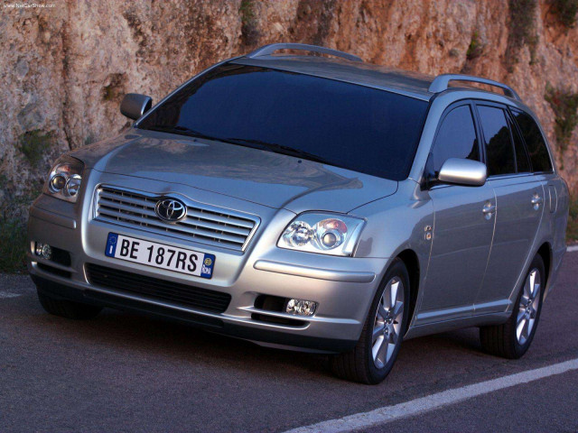 Toyota Avensis Tourer фото