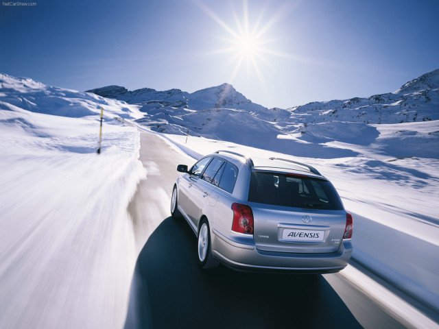 Toyota Avensis Tourer фото