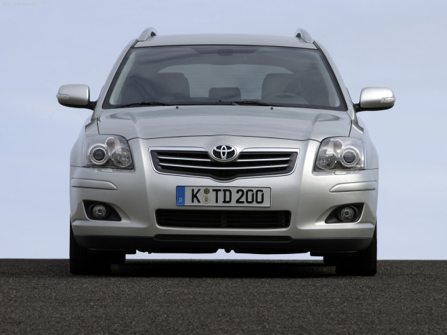 Toyota Avensis Tourer фото