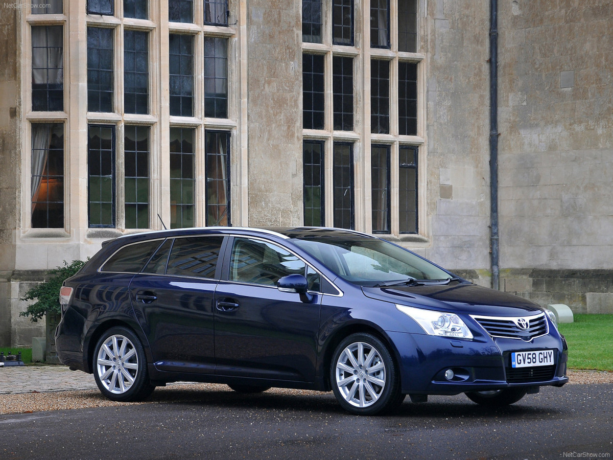 Toyota Avensis Tourer фото 75001