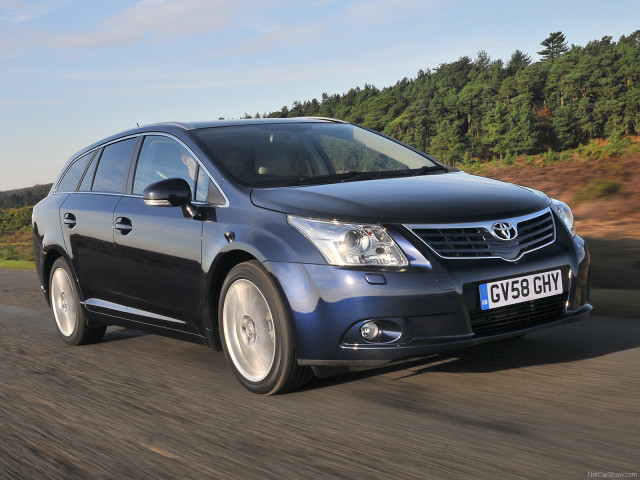 Toyota Avensis Tourer фото