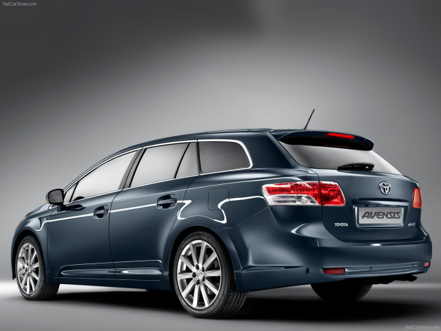 Toyota Avensis Tourer фото