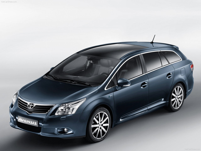 Toyota Avensis Tourer фото