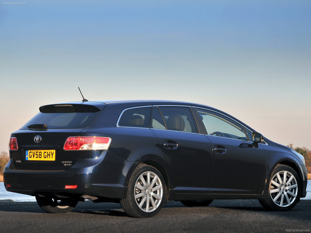 Toyota Avensis Tourer фото