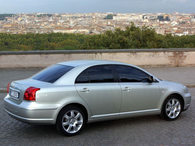 Toyota Avensis фото