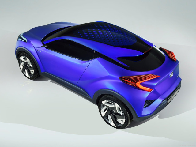 Toyota C-HR фото