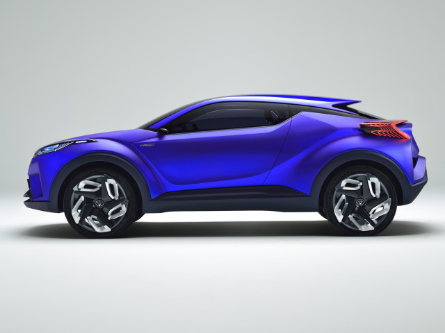 Toyota C-HR фото