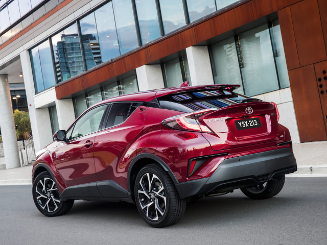 Toyota C-HR фото