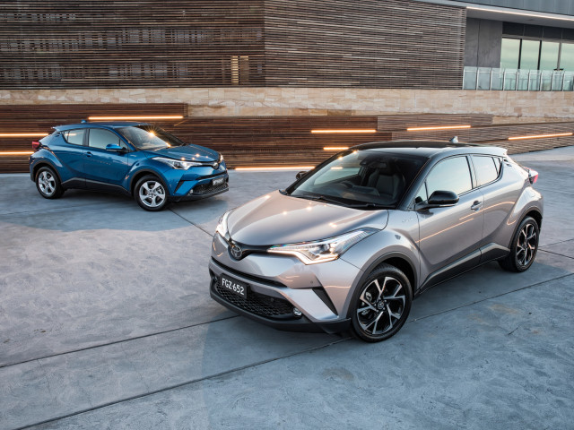 Toyota C-HR фото