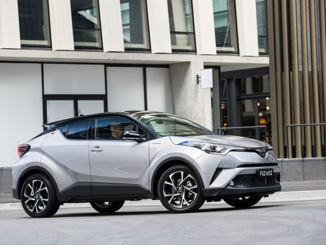 Toyota C-HR фото