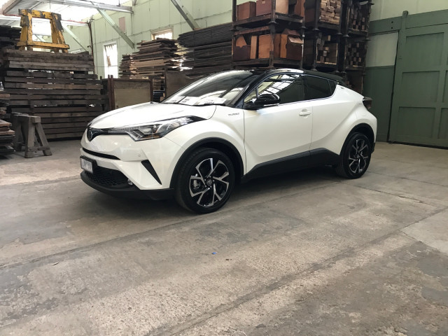 Toyota C-HR фото