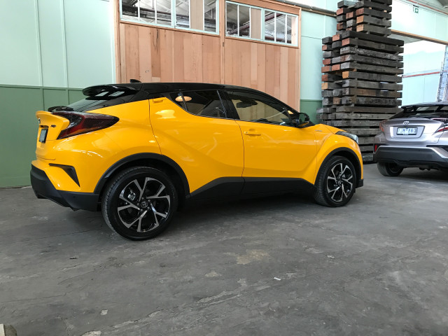 Toyota C-HR фото