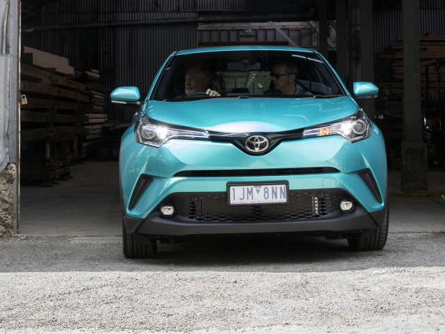 Toyota C-HR фото