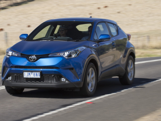 Toyota C-HR фото