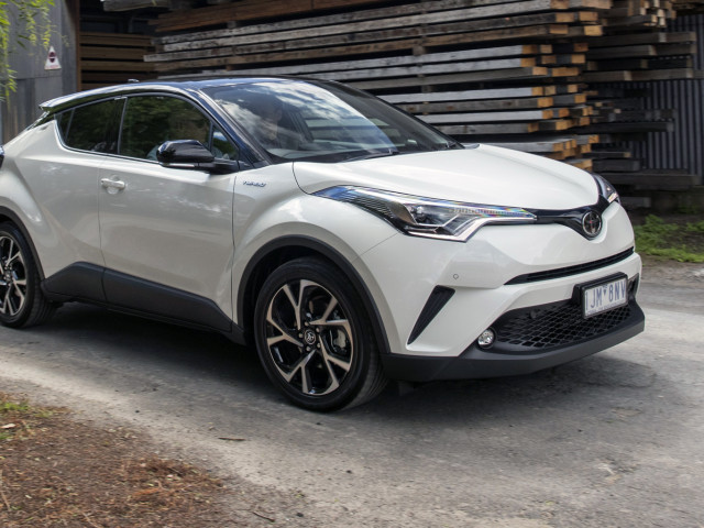 Toyota C-HR фото