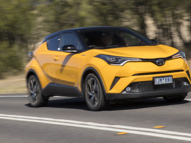 Toyota C-HR фото