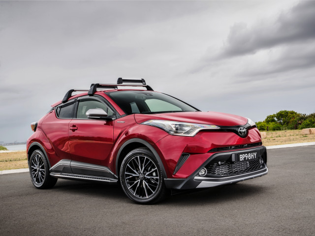 Toyota C-HR фото