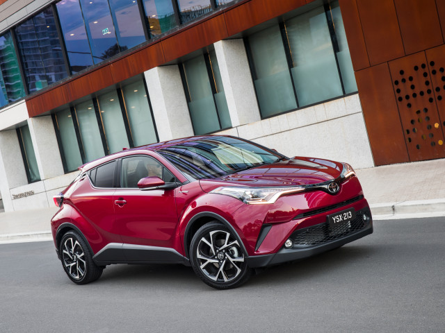 Toyota C-HR фото