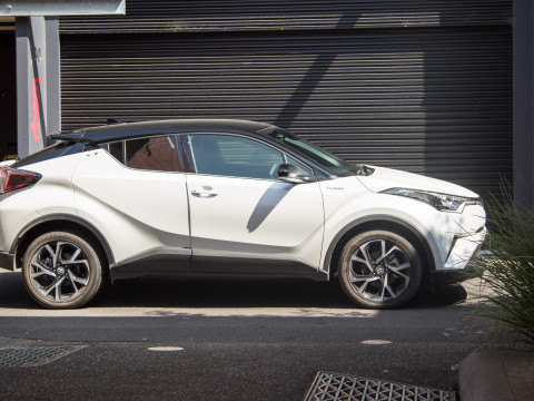 Toyota C-HR фото