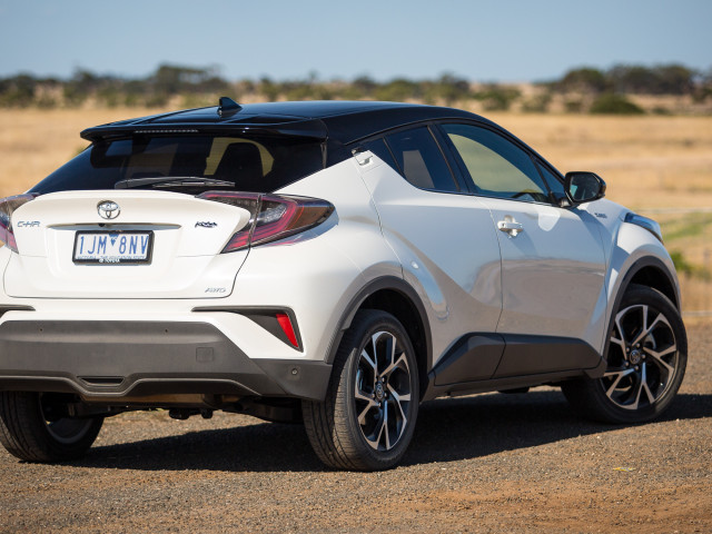 Toyota C-HR фото