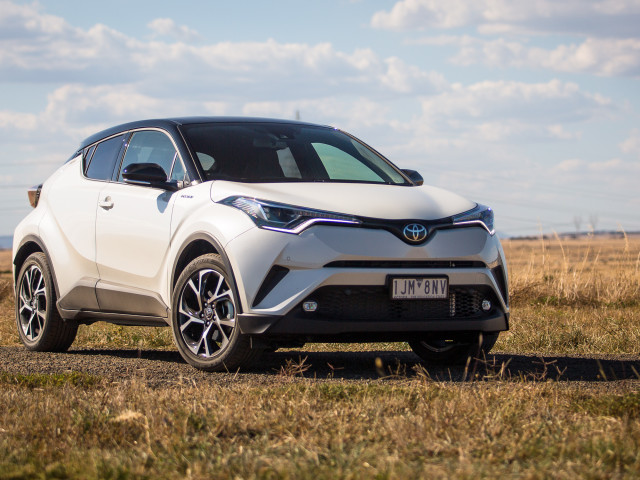 Toyota C-HR фото