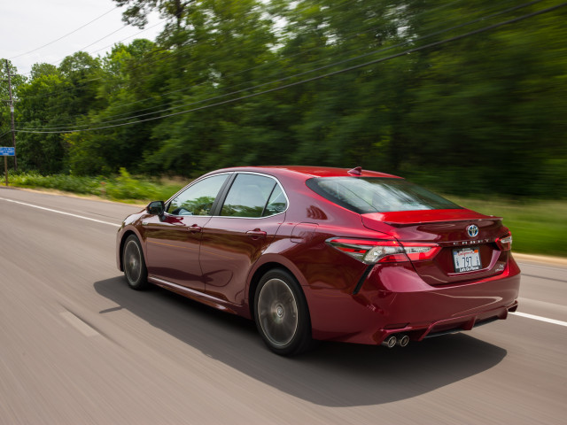 Toyota Camry Hybrid фото