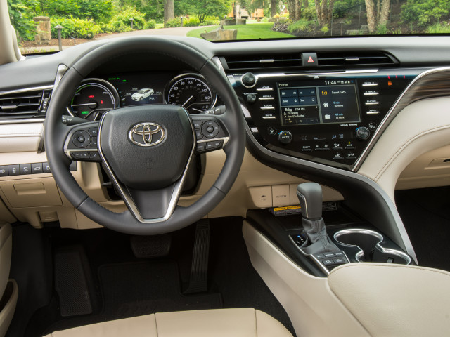 Toyota Camry Hybrid фото