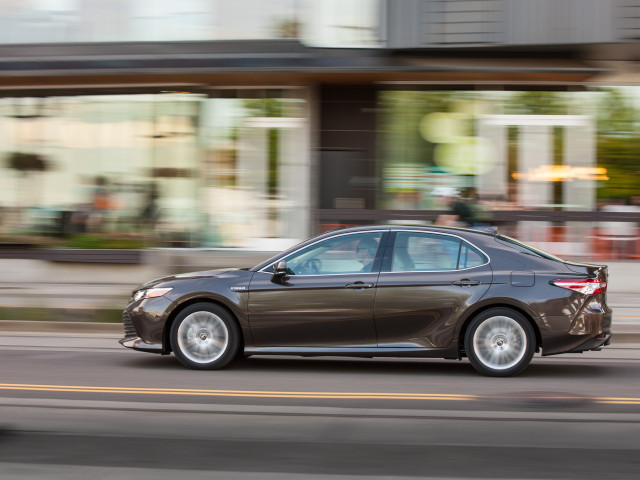 Toyota Camry Hybrid фото