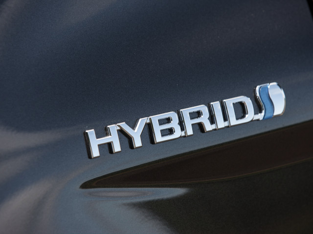 Toyota Camry Hybrid фото