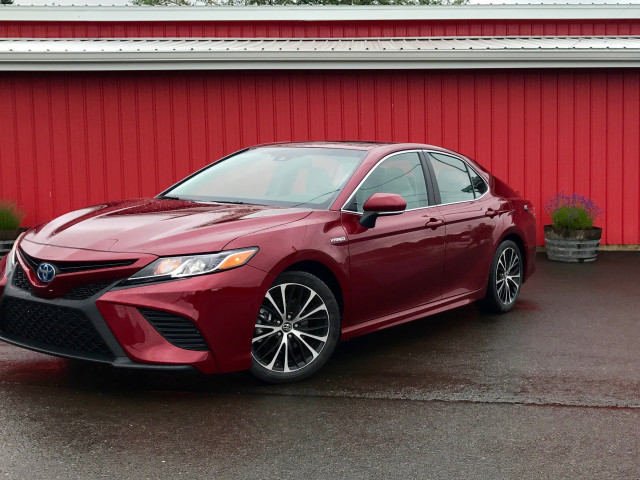 Toyota Camry Hybrid фото