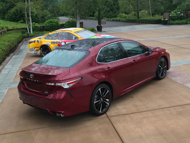 Toyota Camry Hybrid фото