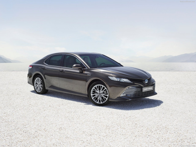 Toyota Camry Hybrid фото