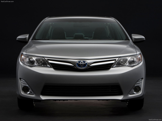 Toyota Camry Hybrid фото