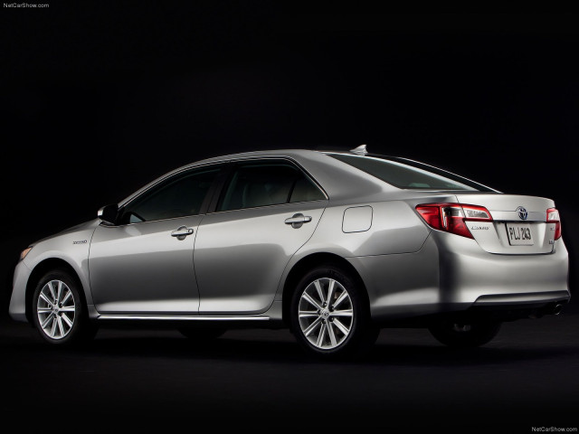 Toyota Camry Hybrid фото