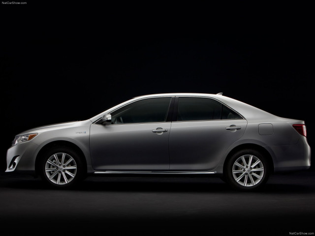 Toyota Camry Hybrid фото