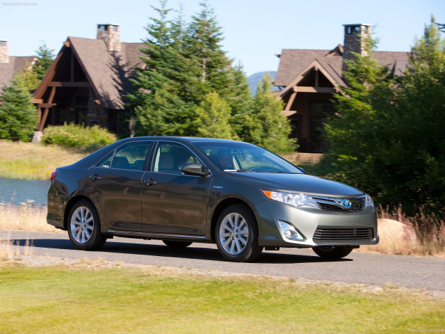 Toyota Camry Hybrid фото