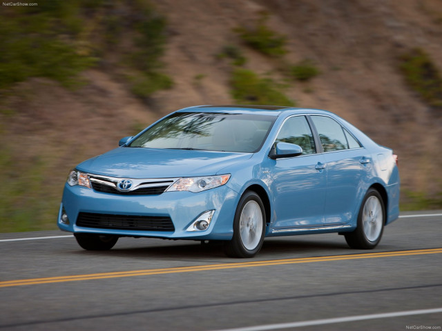 Toyota Camry Hybrid фото