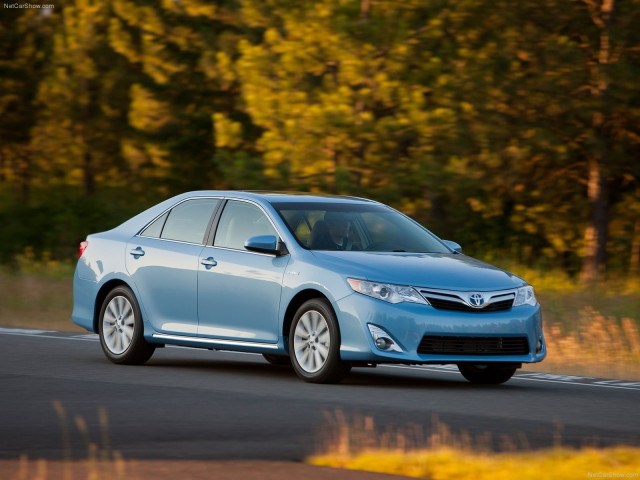 Toyota Camry Hybrid фото