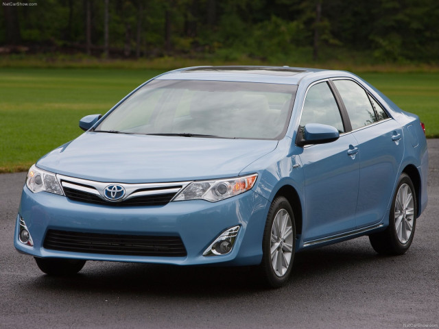 Toyota Camry Hybrid фото