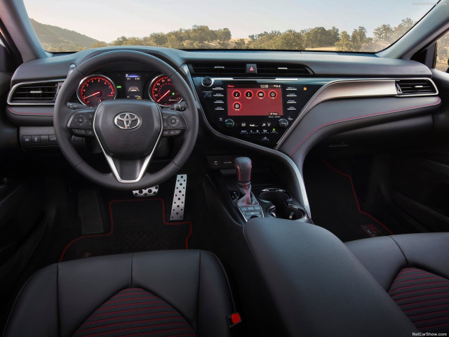 Toyota Camry фото